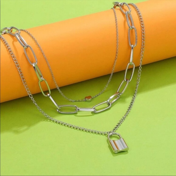 New Chunky Heart and Lock Layered Necklace - Picture 3 of 5